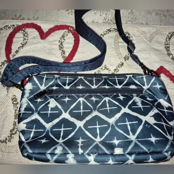 Lug Flare RFID Crossbody Navy Diamond Polyester Zip, Excellent Condition - Picture 2 of 5